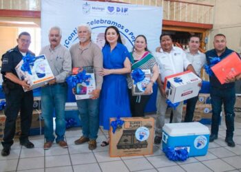 CELEBRAN EN MULEGÉ A PAPÁS TRABAJADORES DEL AYUNTAMIENTO