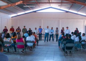 CONTINÚAN EDITH AGUILAR Y VÍCTOR CASTRO GIRA DE TRABAJO POR MULEGÉ