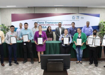 Entrega IMSS Baja California Sur, 14 distintivos del Programa Entornos Laborales Seguros y Saludables