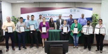 Entrega IMSS Baja California Sur, 14 distintivos del Programa Entornos Laborales Seguros y Saludables