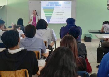 Imparten pláticas sobre prevención del suicidio a estudiantes del COBACH 01