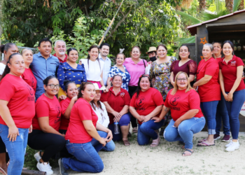 Inaugura Alcaldesa punto de venta a emprendedoras de San Bartolo