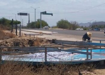 Retira Ayuntamiento de La Paz 6 estructuras publicitarias, sin autorización