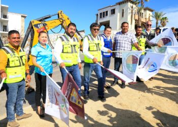 Con una inversión de $13 millones 957 mil 128.21 pesos, este martes 11 de julio el alcalde de Los Cabos Oscar Leggs Castro puso en marcha los trabajos para la construcción de la línea de conducción de agua potabl