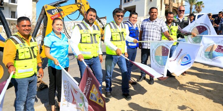 Con una inversión de $13 millones 957 mil 128.21 pesos, este martes 11 de julio el alcalde de Los Cabos Oscar Leggs Castro puso en marcha los trabajos para la construcción de la línea de conducción de agua potabl