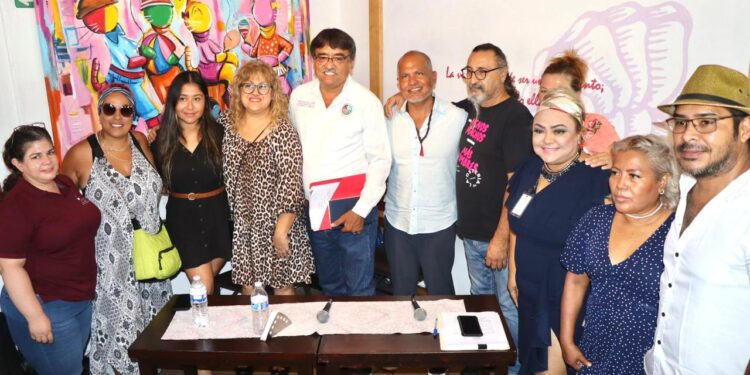 El presidente municipal Oscar Leggs Castro, se reunió con integrantes de la Asociación de Empresarios de Los Cabos, A.C., para exponer las distintas necesidades y situaciones que atañen tanto a habitantes como comerciantes del Centro de Cabo San Lucas