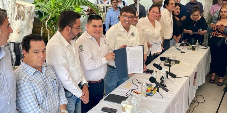 A fin de despejar rumores y malos entendidos en relación con la construcción y puesta en marcha de la nueva planta desaladora de 250 litros por segundos de agua potable en la delegación de Cabo San Lucas y de la Mejora Integral de Gestión (MIG) para la ampliación de la red de distribución , en una conferencia de prensa donde prevaleció la información concisa y precisa de los pormenores y avances que hasta el momento se tiene de la asociación público-privada (APP) de la planta desaladora
