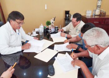 la comunidad estudiantil del municipio de Los Cabos, el alcalde Oscar Leggs Castro, realizó la firma del contrato de promesa de compra-venta entre la XIV Administración y el particular Juan Carlos Ceseña Chong para adquirir un inmueble con recursos municipales que se dará en comodato al Gobierno Baja California Sur