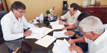 la comunidad estudiantil del municipio de Los Cabos, el alcalde Oscar Leggs Castro, realizó la firma del contrato de promesa de compra-venta entre la XIV Administración y el particular Juan Carlos Ceseña Chong para adquirir un inmueble con recursos municipales que se dará en comodato al Gobierno Baja California Sur