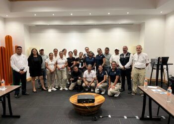Continúan impartiendo conferencias sobre la sensibilización y el buen uso del agua potable en centros educativos, hoteles y áreas de Gobierno para compartir el mensaje del cuidado del agua en nuestro entorno.