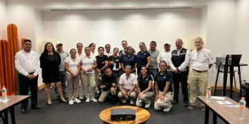 Continúan impartiendo conferencias sobre la sensibilización y el buen uso del agua potable en centros educativos, hoteles y áreas de Gobierno para compartir el mensaje del cuidado del agua en nuestro entorno.