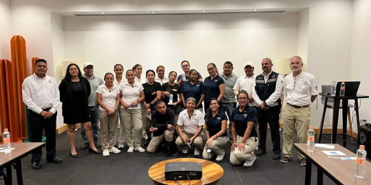 Continúan impartiendo conferencias sobre la sensibilización y el buen uso del agua potable en centros educativos, hoteles y áreas de Gobierno para compartir el mensaje del cuidado del agua en nuestro entorno.