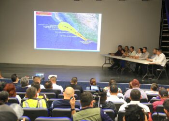 Ante la presencia del huracán ‘’Beatriz’’ categoría 1 en el pacífico, autoridades del municipio de Los Cabos ya se encuentran preparados para las lluvias que pudiera dejar a su paso el fenómeno meteorológico durante el fin de semana