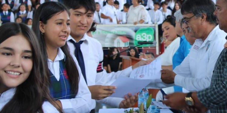 Oscar Leggs Castro expresó su preocupación ante la falta de cupo en las escuelas preparatorias