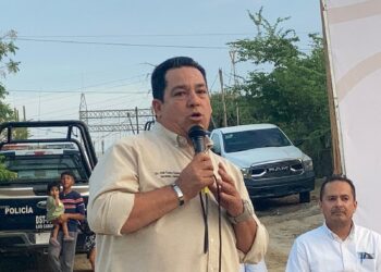 El secretario general del XIV Ayuntamiento de Los Cabos, Ariel Castro cárdenas, hizo extensiva la invitación para atender las indicaciones y acciones preventivas como las evacuaciones que hace el Gobierno Municipal ante la llegada de un fenómeno hidrometereológico.