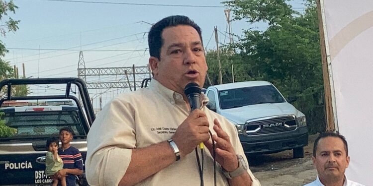 El secretario general del XIV Ayuntamiento de Los Cabos, Ariel Castro cárdenas, hizo extensiva la invitación para atender las indicaciones y acciones preventivas como las evacuaciones que hace el Gobierno Municipal ante la llegada de un fenómeno hidrometereológico.