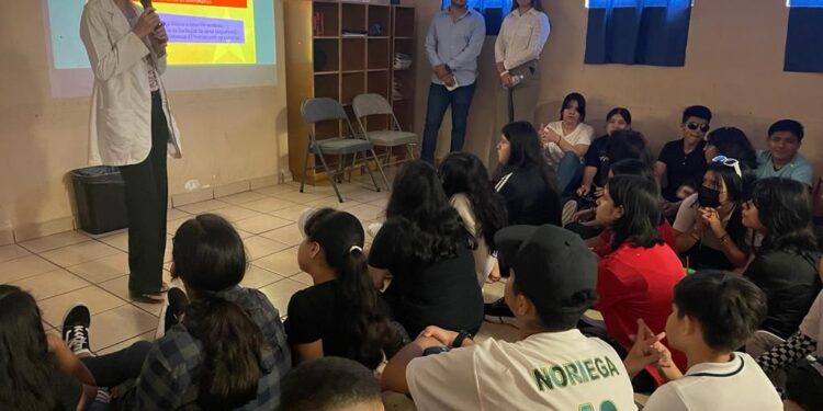 La Dirección Municipal de Salud continúan las visita a instituciones educativas de nivel secundaria y preparatoria