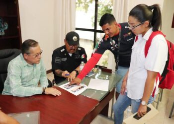 el secretario general delegacional Jorge Luis Sánchez Sandoval, se reunió con un grupo de representantes de embarcaciones que laboran en la zona conocida como “Lorenzillos”, para organizar una serie de acciones que resuelvan diversos conflictos entre los grupos que ofrecen sus servicios turísticos.