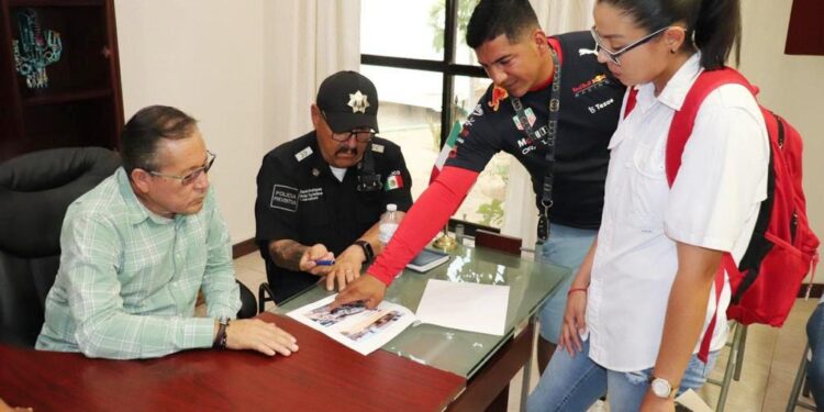 el secretario general delegacional Jorge Luis Sánchez Sandoval, se reunió con un grupo de representantes de embarcaciones que laboran en la zona conocida como “Lorenzillos”, para organizar una serie de acciones que resuelvan diversos conflictos entre los grupos que ofrecen sus servicios turísticos.