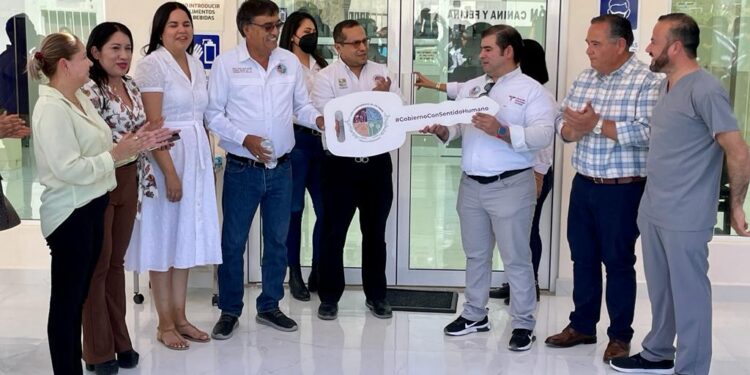 Siguiendo con la instrucción del presidente municipal Oscar Leggs Castro: otorgar servicios médicos todos los días de la semana en la reciente inaugurada Unidad Médica de Salud en la colonia Vista Hermosa en San José del cabo