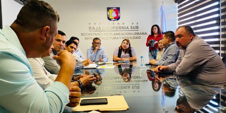 Por instrucciones del presidente municipal Oscar Leggs Castro, el equipo técnico de Agua Potable de Los Cabos  se reunieron en las oficinas de la Secretaría de Planeación Urbana, se habló particularmente de los trabajos de la red de alcantarillado y agua potable