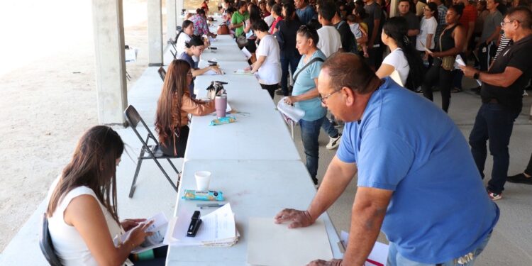 El Gobierno Municipal que preside Oscar Leggs Castro a través de la Coordinación de Educación en Cabo San Lucas, realizó el pago de estímulos económicos