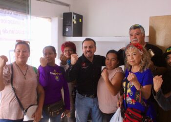 Inaugura Ricardo Velázquez oficina de gestión en CSL; familias lo respaldan&nbsp;