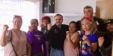 Inaugura Ricardo Velázquez oficina de gestión en CSL; familias lo respaldan&nbsp;