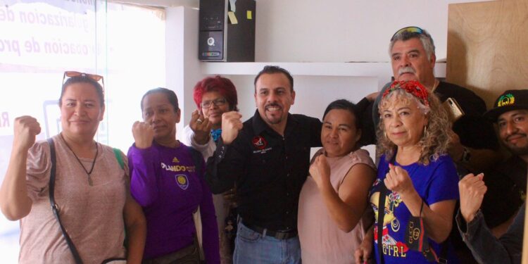 Inaugura Ricardo Velázquez oficina de gestión en CSL; familias lo respaldan&nbsp;