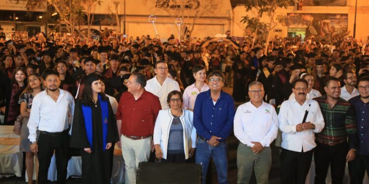 El presidente municipal de Los Cabos Oscar Leggs Castro manifestó estar convencido de que la educación es la base del éxito y la superación, además de que es trascendental para el desarrollo de la sociedad.