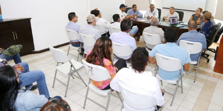 Autoridades de la XIV Administración solicitaron el apoyo de las concreteras para intensificar los trabajos de bacheo en el primer cuadro de la Delegación de Cabo San Lucas