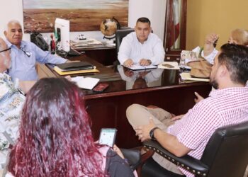 En seguimiento a la instrucción precisa del alcalde Oscar Leggs Castro de atender y orientar a la ciudadanía con situaciones concernientes a la tenencia de la tierra, titulares de las direcciones municipales de Asuntos Jurídicos, Legislativos y Reglamentarios