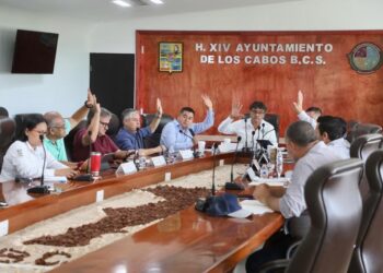 En la décima tercera sesión extraordinaria  de la Junta de Gobierno del Agua Potable de Los Cabos, encabezada por el presidente municipal Oscar Leggs Castro y el director general del Organismo Operador, Ismael Rodríguez Piña se aprobaron diversos puntos que atenderán el rezago de agua potable en Cabo San Lucas