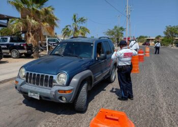 Tránsito Municipal de Los Cabos, continúa implementando operativos para detectar vehículos con vidrios obscuros.