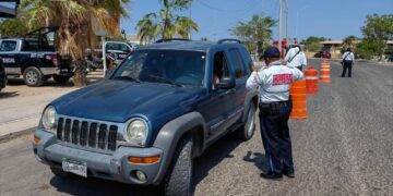 Tránsito Municipal de Los Cabos, continúa implementando operativos para detectar vehículos con vidrios obscuros.