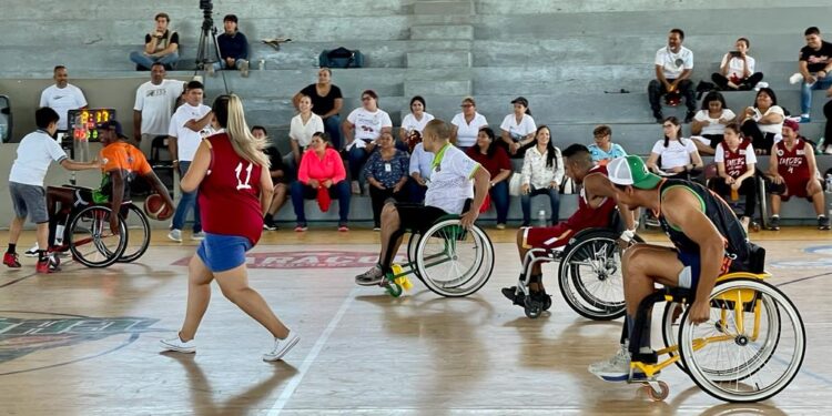 Se llevó a cabo el encuentro entre el equipo profesional de basquetbol Choyeros y el equipo del Instituto Municipal para el Desarrollo e Inclusión de Personas con Discapacidad de Los Cabo