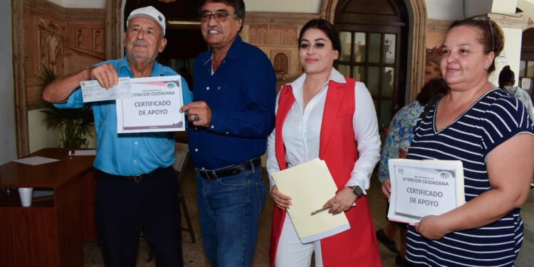 A través de la Dirección Municipal de Atención Ciudadana se realizó la entrega de apoyos económicos a 5 personas en San José del Cabo.