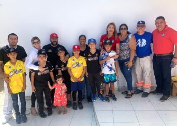 Gobierno de Los Cabos que preside Oscar Leggs Castro, para impulsar al deporte y el crecimiento de atletas, se realizó la entrega de apoyos al selectivo infantil cabeño