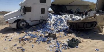 Frustra Guardia Nacional rapiña de cerveza en tráiler volcado en tramo Guerrero Negro-Vizcaíno
