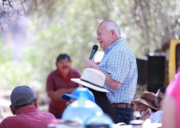 Gobernador Víctor Castro Cosio se compromete a solucionar problemas en la Sierra de San Miguel