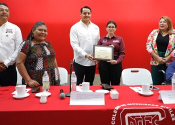 Asiste Presidente Honorario del DIF La Paz a clausura de la Semana de Ingeniería 2023