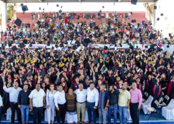Egresan 1988 estudiantes de CECyTE B.C.S.