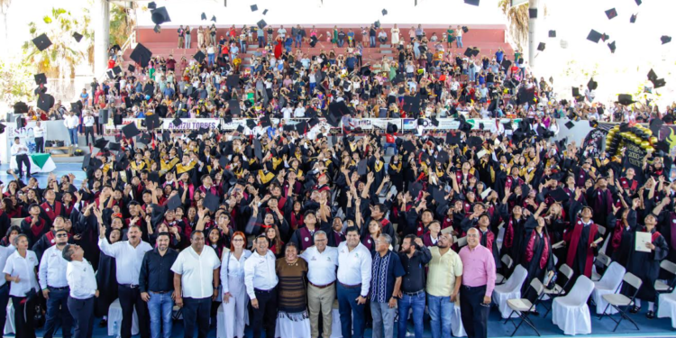 Egresan 1988 estudiantes de CECyTE B.C.S.