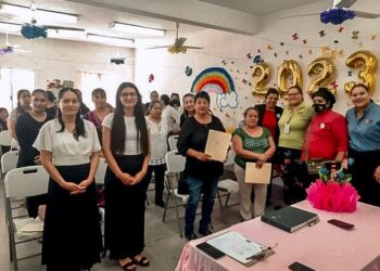 Clausuran cursos Centros de Desarrollo Comunitario del DIF La Paz