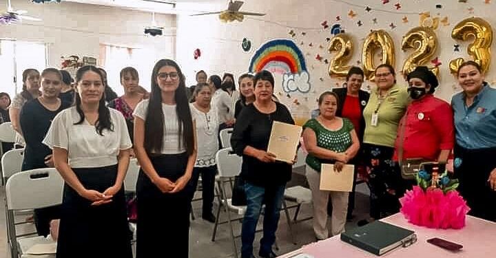 Clausuran cursos Centros de Desarrollo Comunitario del DIF La Paz