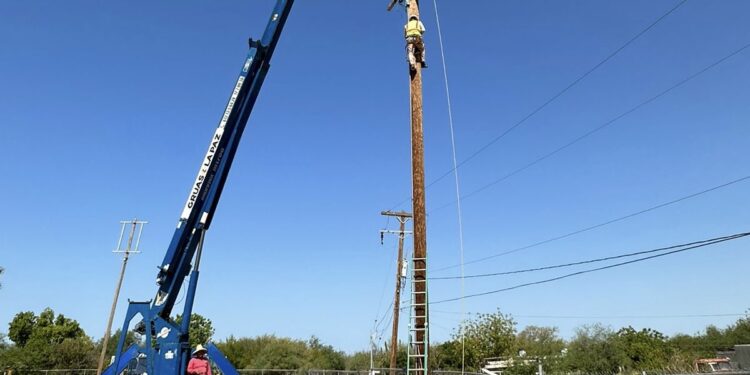 Colocará Ayuntamiento 48 luminarias en el campo de béisbol en San Pedro