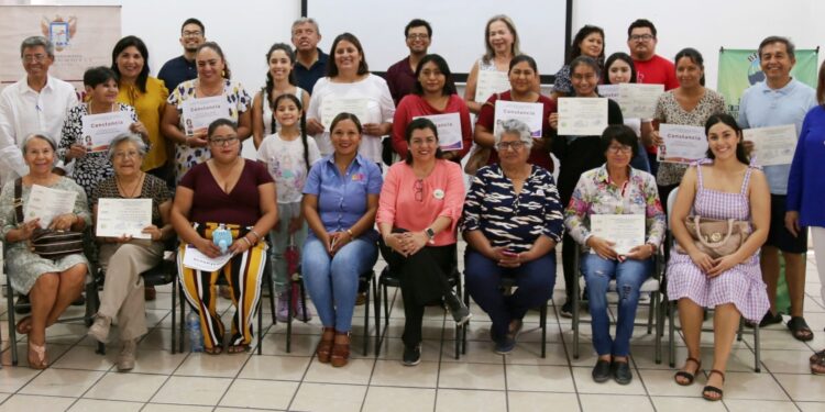 Concluyen cursos de inglés especializado en atención al cliente