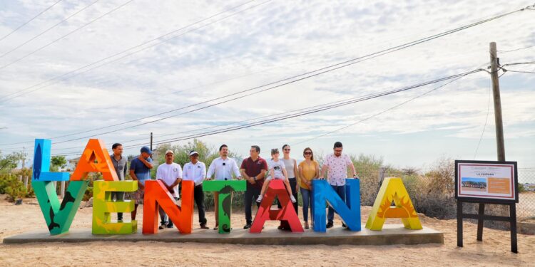 Develan Diputado Eduardo Van Wormer y SEPUIMM letras turísticas para las comunidades de El Sargento y La Ventana