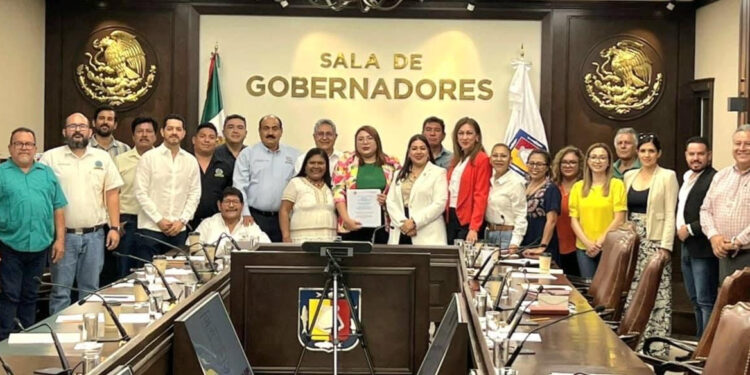 Presentan colegios de profesionistas y CMIC al Poder Ejecutivo, proyecto de Nuevo Reglamento de Construcciones para el Estado