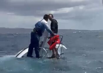 Hundimiento de embarcación participante en el torneo de pesca “Gran Maja” en La Paz, Baja California Sur